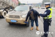 交警疏忽？ab车牌反光剂问题引热议，竟未严格查处！