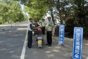 交警无车牌上路引发热议，法规何在？