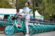 成都街头绿浪涌动，共享单车新品牌引领出行潮流