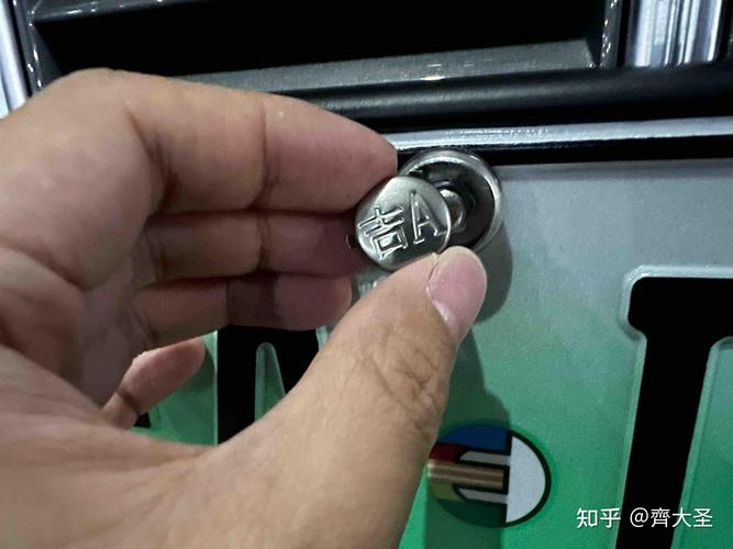 大众车牌安装图文教程:轻松上手,掌握车牌安装技巧