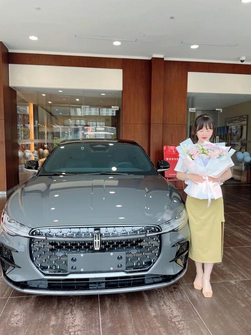 林肯车牌女主黄发妆容爆火,网友:颜值即正义!