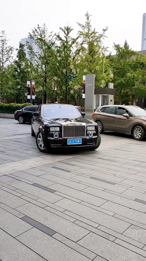 成都太古里惊现车牌靓号,价值百万引围观!
