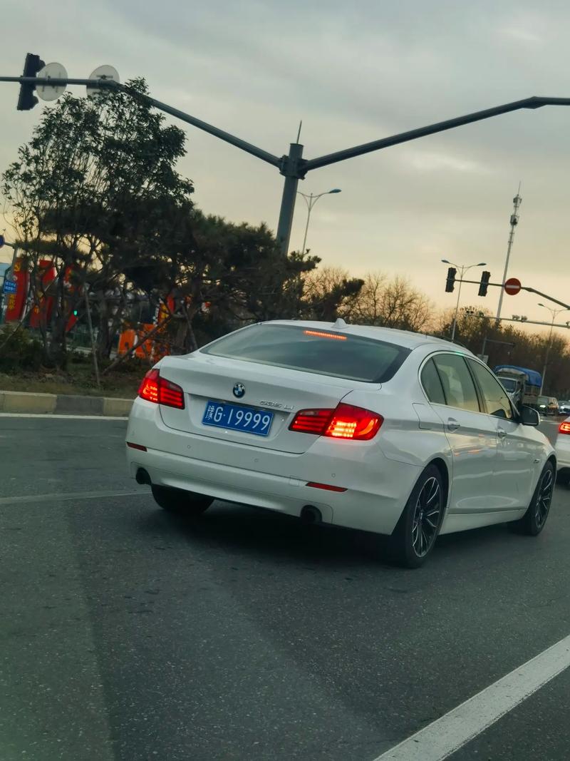 抢眼!新乡个人车牌靓号亮相,车主身份曝光引热议!”