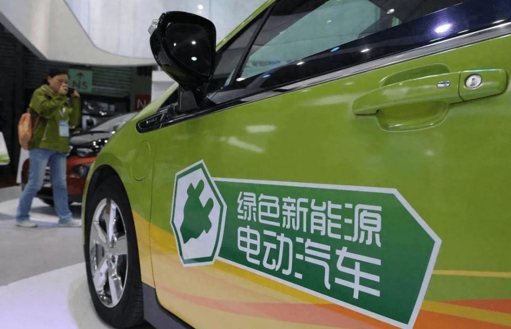 F牌新能源汽车:引领绿色出行新潮流,助力我国环保事业再升级!