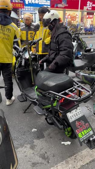 上海外卖电瓶车牌照新规:外卖骑手出行更规范
