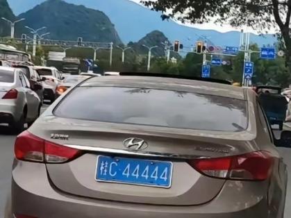 广西靓号车牌直播间:车牌号码背后的故事
