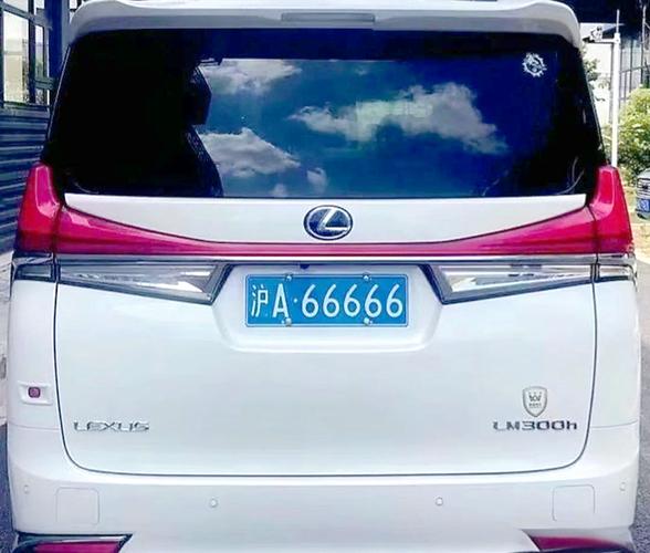 上海夫妻转让车牌,车牌价值高达百万,转让背后的故事