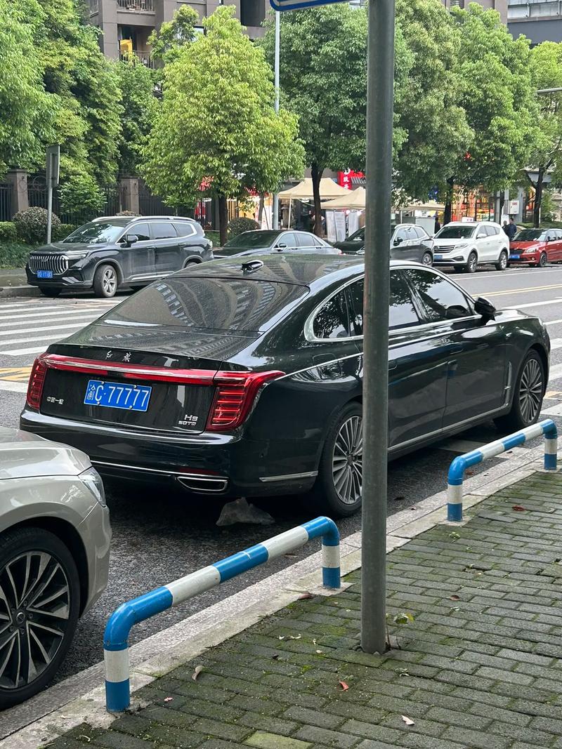 渝牌靓号惊现!车牌价值百万,车主身份曝光!