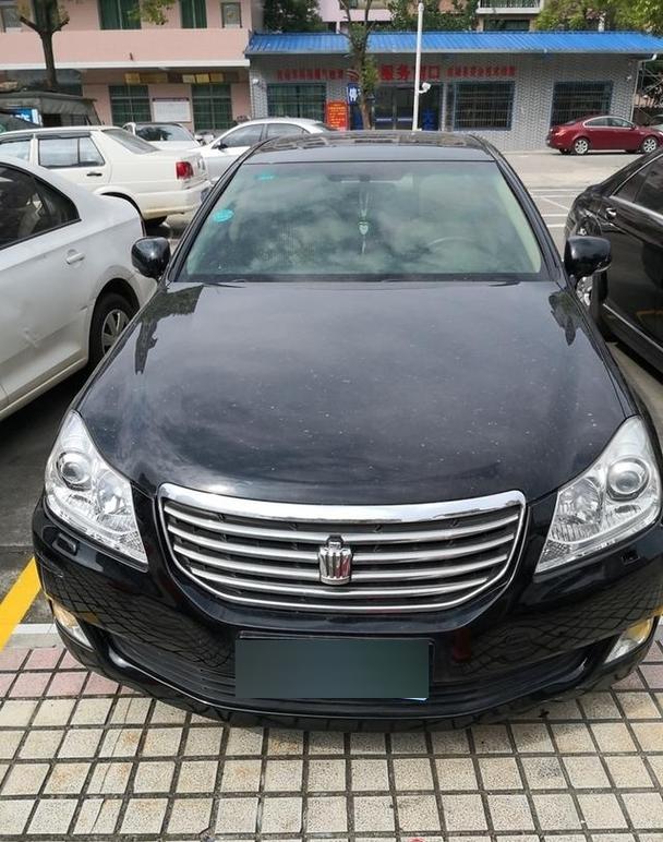 皇冠车牌惊现豪车,神秘车主身份!