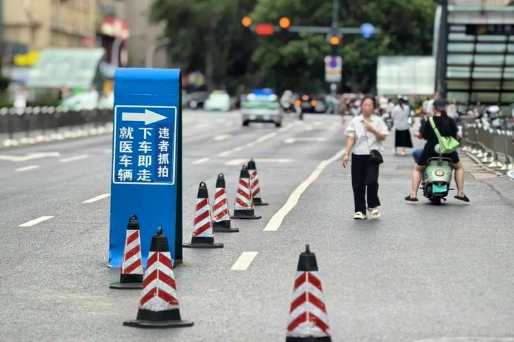 无牌也能畅通无阻!停车场神秘入口