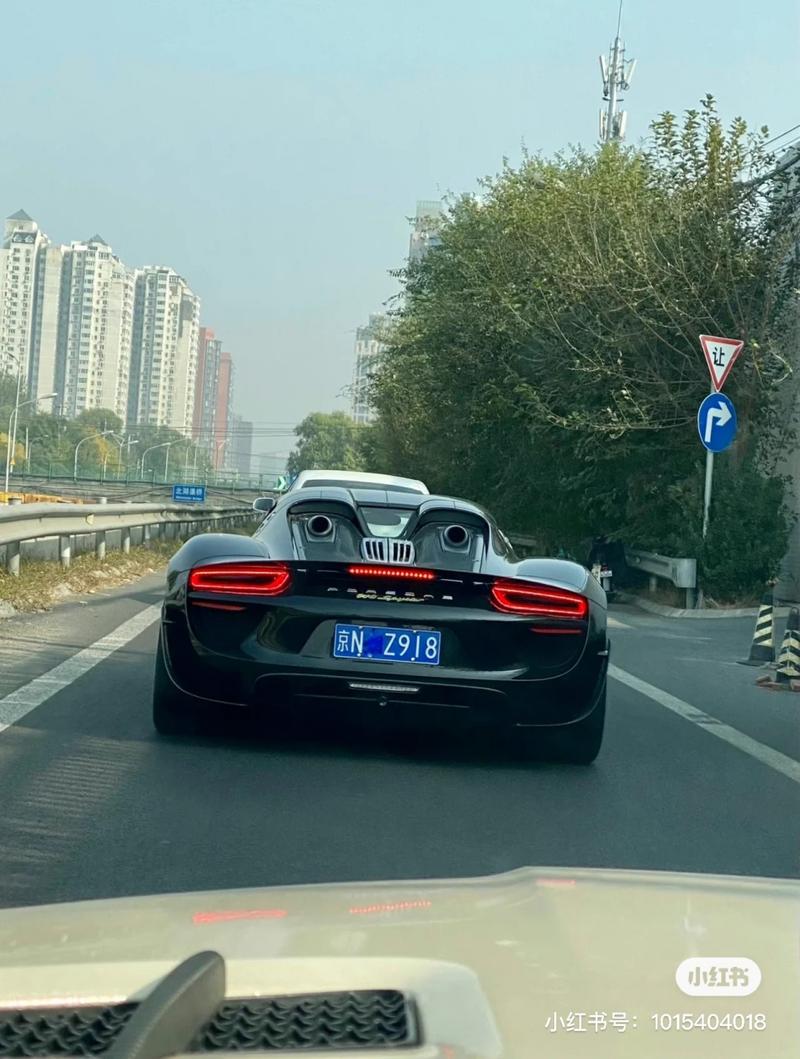 京H车牌背后的秘密:北京豪车聚集地的神秘面纱