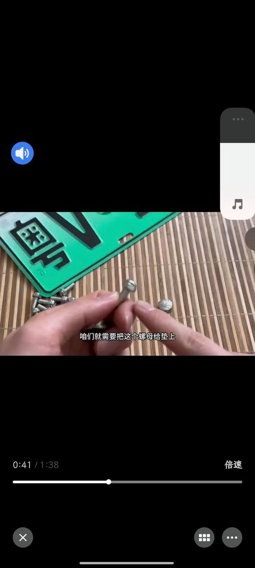 车牌仅用两个螺丝固定?新型车牌安装方式引发热议