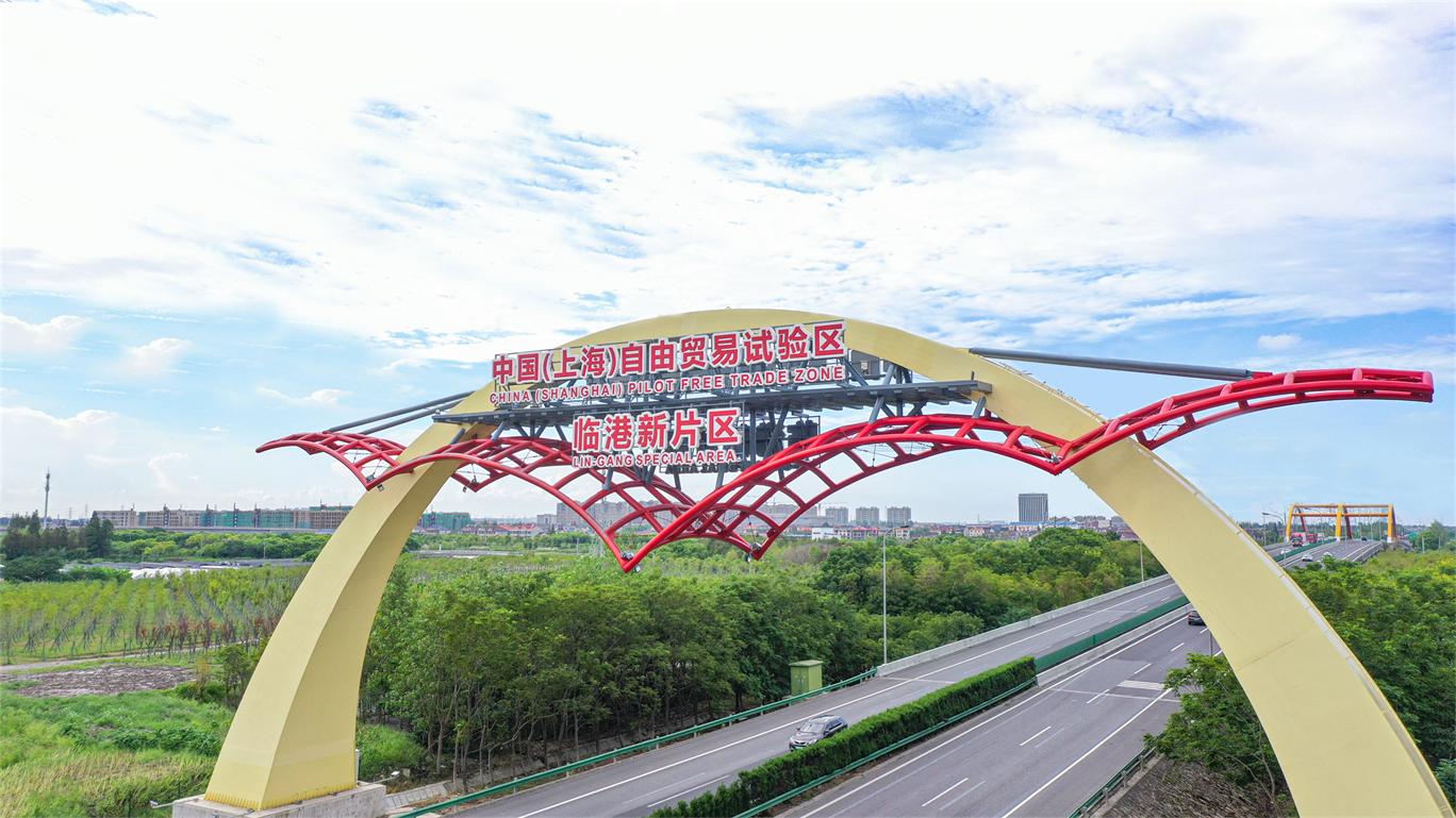 辽宁号牌见证:大连自贸区发展新篇章