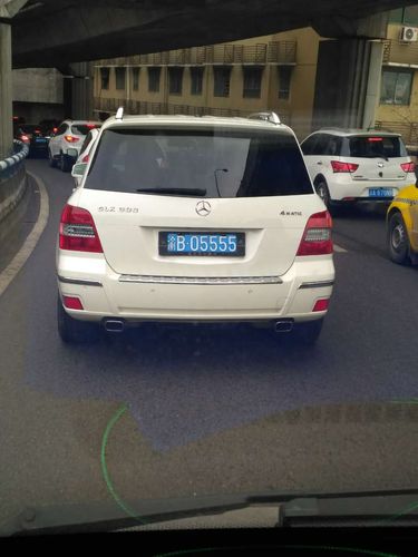 威海车牌靓号0000:车牌中的王者,引发车牌收藏热潮