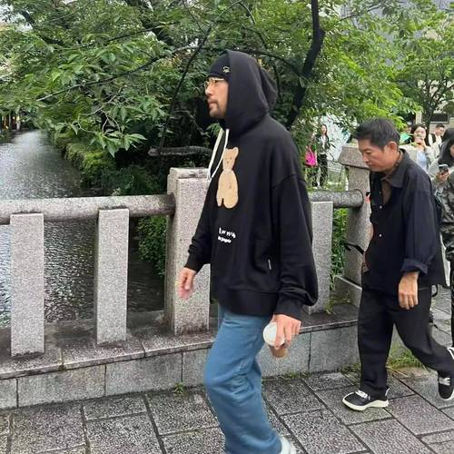 小萝莉车惊现街头,车牌号成热议焦点!
