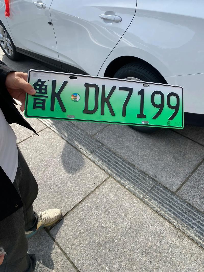 威海车牌靓号惊现百万珍品,车主身份引热议!”