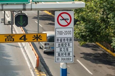 外地车牌横行本地,如何治理这股异乡车流热潮?