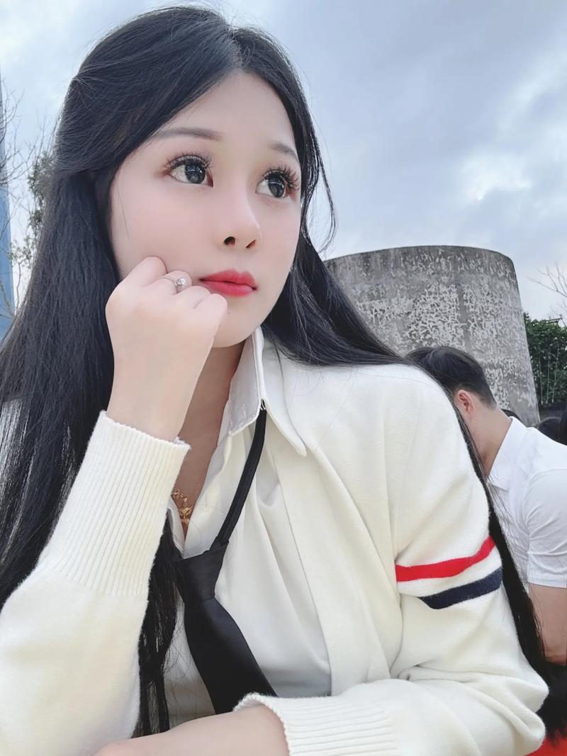小美御姐车牌靓号引热议,网友直呼:车牌比车还抢镜!”