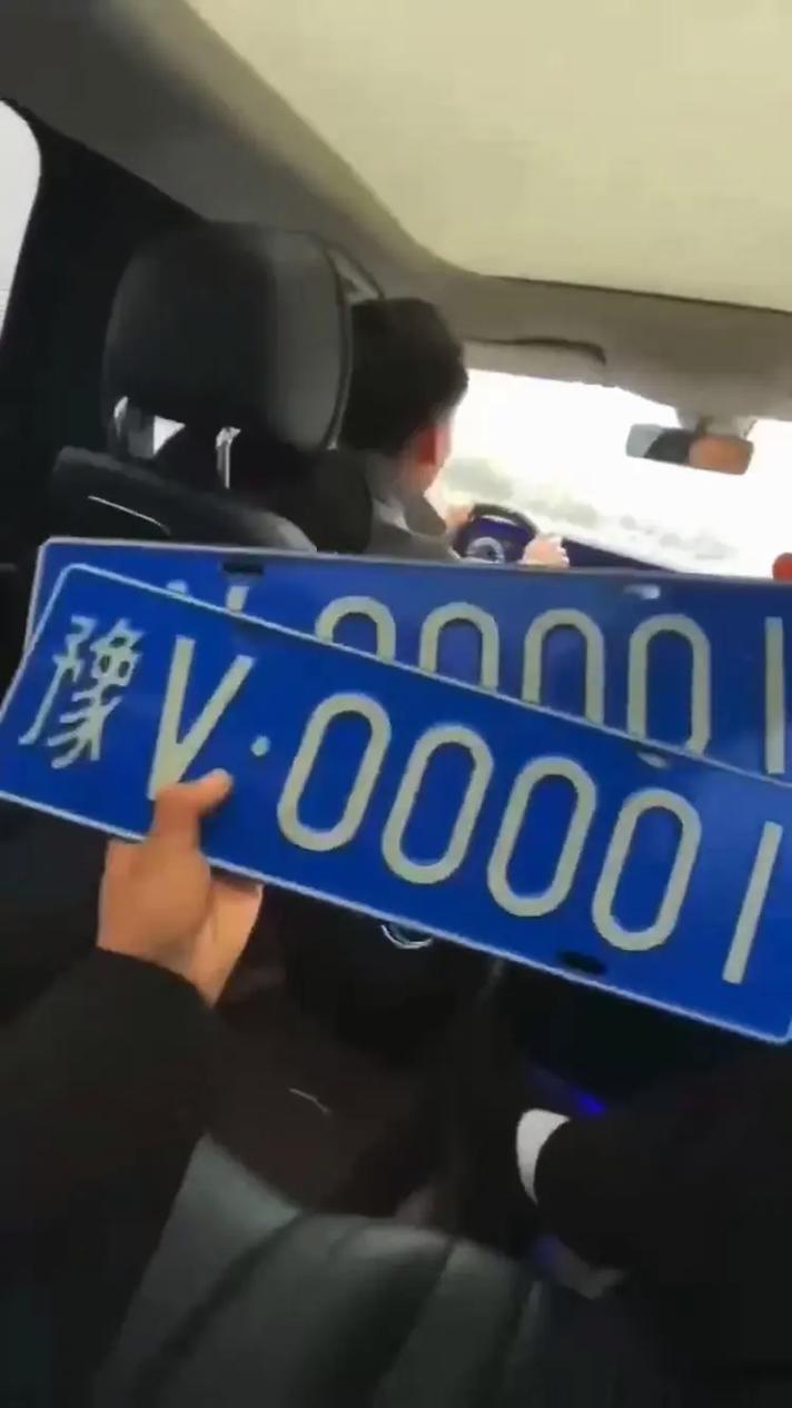 潮州车牌靓号网:热门靓号一网打尽,抢购热潮即将来袭!