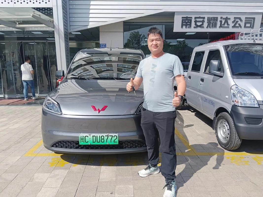 爆款车牌!偶遇五菱靓号车牌,车主喜提车牌背后的神秘故事”