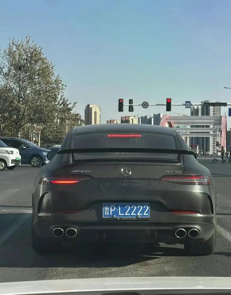 合肥靓号车牌街头秀:车牌如画,车流如诗