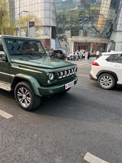 白色车牌JS:新一代智能交通管理利器