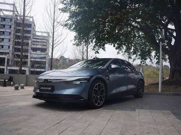 新蔡车牌靓号热抢,价格飙升至万元大关!”