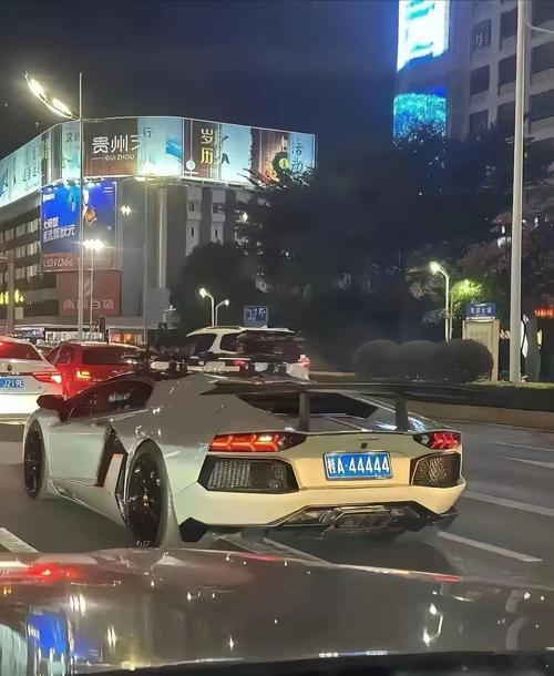 张家港车牌靓号横空出世,百万豪车车主争相抢购!”