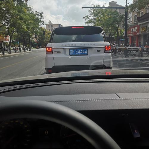 车牌靓号444:独特魅力引发热议,车牌文化再掀热潮