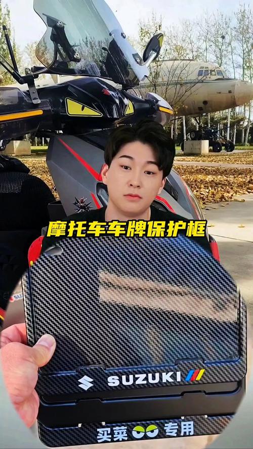 萌翻街头!摩托车牌照框公仔成为新一代潮流宠儿!