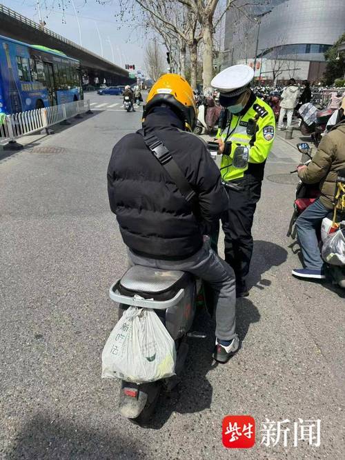 电动车遮挡车牌成新趋势,交警部门严查违法行为!
