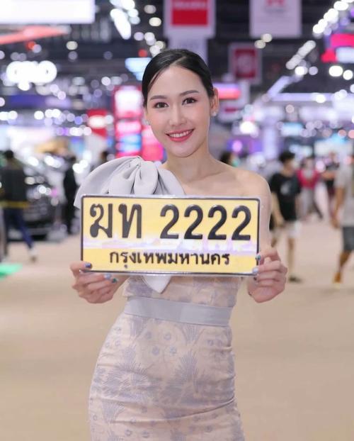 泰国车牌中的幸运之眼:彩色靓号引爆车迷热议