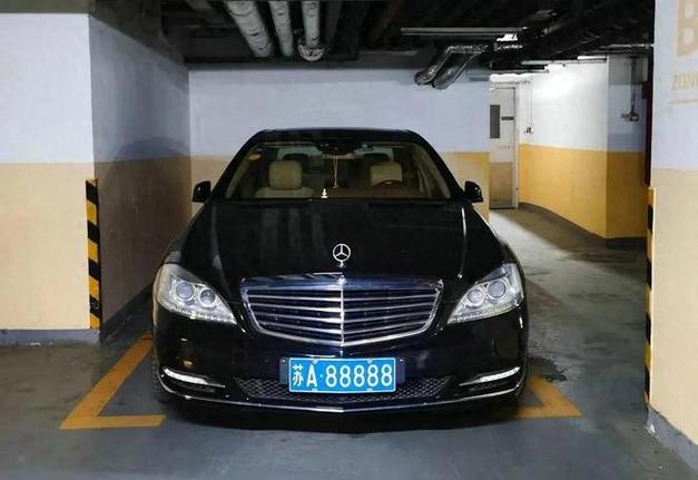 玉树车牌靓号88888惊现街头,引发热议