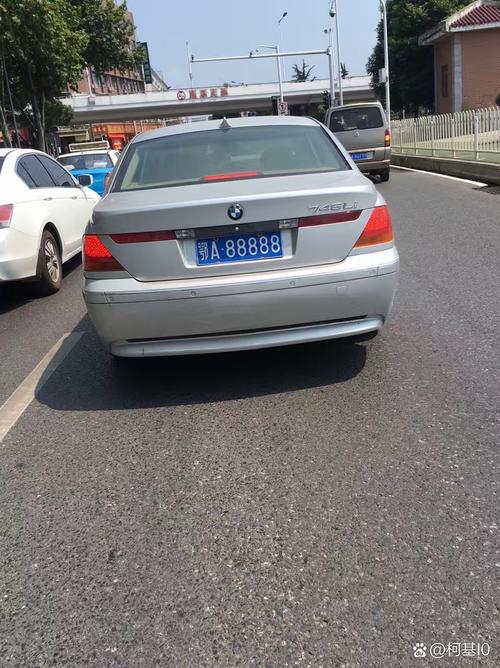 宜昌市车牌88888惊现街头,引发市民热议